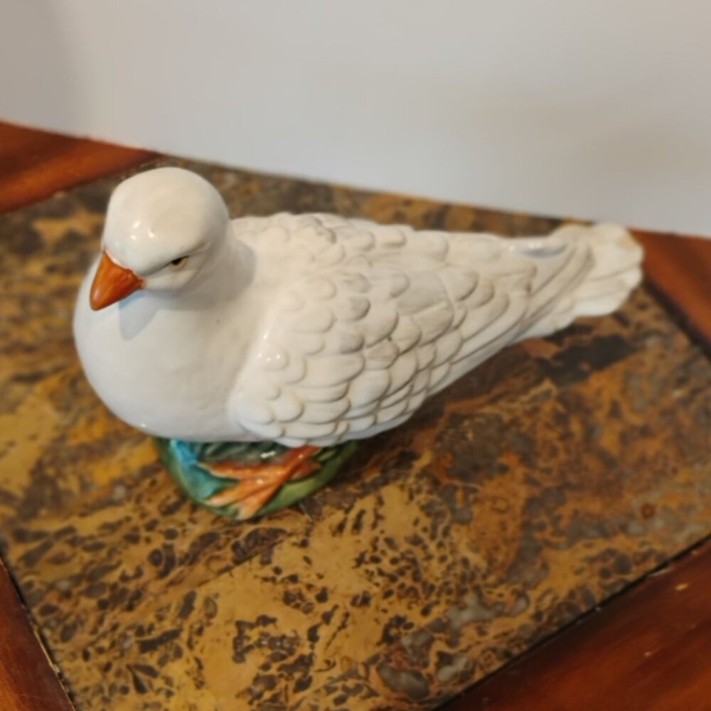 Vintage Majolica White Dove Figurine 9" Tall x 11" Long Chip on Tail Italy - Picture 6 of 13